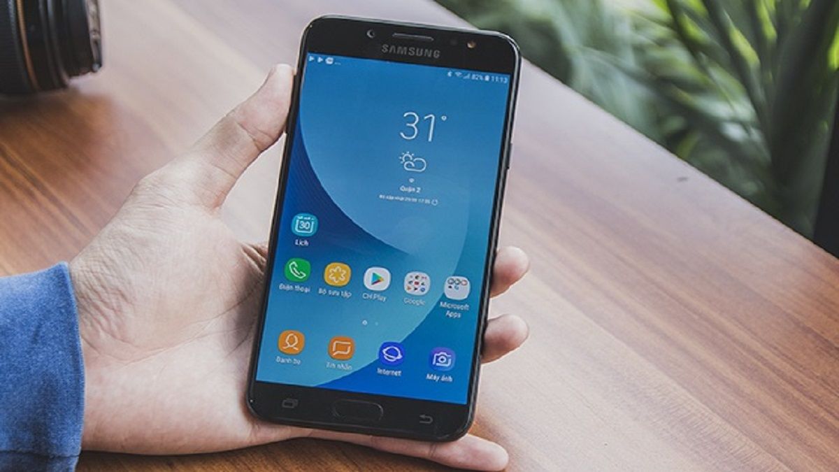Thay màn hình Samsung J7 Plus