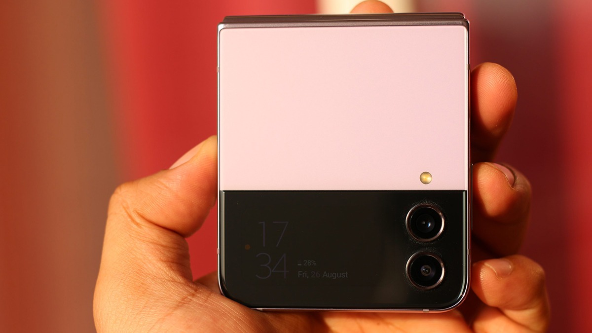 Galaxy Z Flip5 màu hồng nhạt
