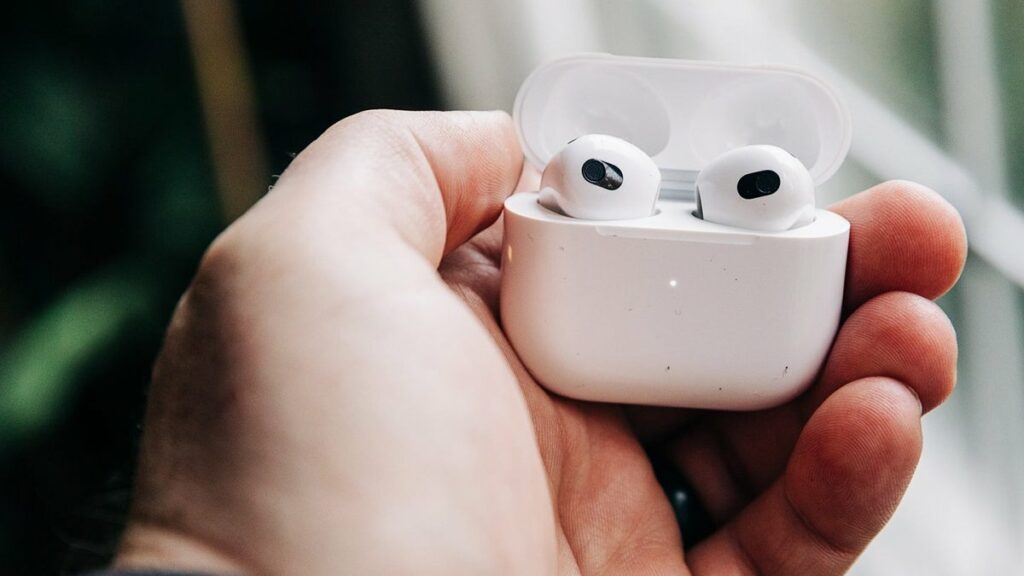 Airpods 3 2022 có tốt không so với các dòng thế hệ trước đó