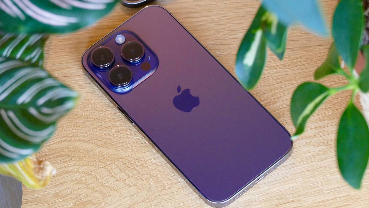 iPhone 14 Pro cầm có vừa tay không? Phù hợp với những ai?