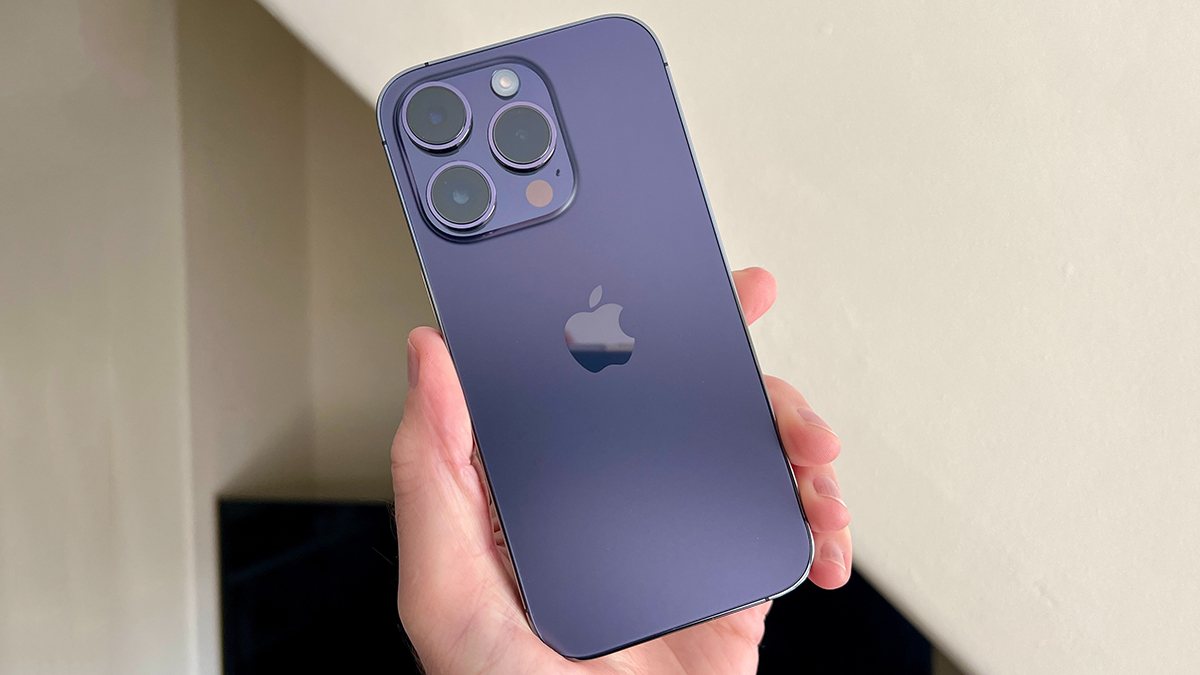 Kích thước iPhone 14 Pro bao nhiêu? Cầm có vừa tay không?