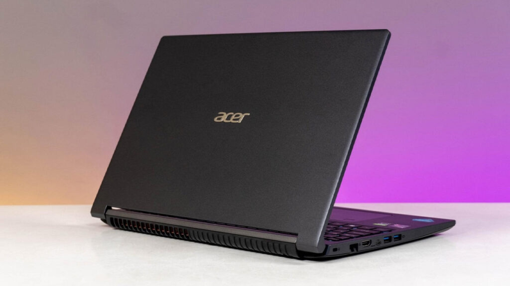 Đánh giá laptop Acer cũ chi tiết, có nên mua laptop không? Việc đánh giá laptop Acer cũ trước khi mua là một điều hết sức cần thiết. Việc đánh giá này sẽ giúp bạn có thêm kiến thức trong việc lựa chọn laptop Acer cũ. Hãy cùng nhau tìm hiểu bài viết này để lựa chọn cho mình một sản phẩm phù hợp nhé! Đôi nét về dòng laptop Acer cũ Laptop Acer cũ là những máy đã được sử dụng trước đây và hiện đang được bán lại trên thị trường. Các sản phẩm này thường có giá chỉ bằng một nửa hoặc một phần ba so với laptop mới, nhưng chúng vẫn có thể đáp ứng nhu cầu của nhiều người dùng. danh-gia-laptop-acer-cu Nếu bạn đang tìm kiếm một chiếc laptop giá cả phải chăng mà vẫn có chất lượng tốt, thì mua laptop cũ sẽ là một lựa chọn tuyệt vời. Với một chút tìm hiểu, bạn có thể tìm được chiếc laptop cũ phù hợp với nhu cầu của mình và tiết kiệm được một khoản tiền đáng kể. Đánh giá laptop Acer cũ chi tiết – Thiết kế, hiệu năng, pin Việc đánh giá laptop Acer cũ cần dựa trên thông tin cụ thể về mẫu máy và tình trạng của máy. Hãy xem xét các thông số kỹ thuật, ngoại hình và các thông tin cần thiết trước khi đưa ra quyết định mua. Đánh giá laptop Acer cũ về thiết kế Khi mua laptop Acer cũ, thiết kế là một yếu tố quan trọng mà bạn cần xem xét. Thiết kế của laptop không chỉ ảnh hưởng đến ngoại hình mà còn tác động đến trải nghiệm sử dụng và tính di động của người dùng.  danh-gia-laptop-acer-cu-1 Bản lề và khung của laptop cũng là thứ mà bạn phải kiểm tra. Bắt buộc bản lề, khung máy phải chắc chắn và không bị lỏng, điều này đảm bảo rằng màn hình không lung lay hoặc bị rung khi sử dụng. Bàn phím và touchpad Bàn phím và touchpad cũng là cái mà bạn cần để ý đến sau thiết kế. Bàn phím nên có kích thước và phản hồi nhanh để gõ phím dễ dàng và thoải mái. Touchpad cần phản hồi tốt và có tính năng đa chạm, giúp bạn dễ dàng điều khiển con trỏ của máy. Kiểm tra cẩn thận các phím và touchpad để đảm bảo chúng hoạt động tốt và không có vấn đề về độ nhạy. Đánh giá hiệu năng laptop Acer cũ Hãy kiểm tra loại CPU mà laptop Acer cũ bạn định mua sử dụng. Điều này sẽ giúp bạn đảm bảo rằng CPU đáp ứng được nhu cầu sử dụng của bạn, từ công việc văn phòng hàng ngày đến xử lý đồ họa và chơi game nặng. danh-gia-laptop-acer-cu-2 Đối với các tác vụ thông thường như lướt web, xem phim và làm việc văn phòng, một laptop với 8GB RAM có thể đáp ứng được yêu cầu. Kiểm tra xem laptop có GPU tích hợp hay GPU rời không. GPU rời thường mang lại hiệu năng đồ họa tốt hơn và khả năng xử lý 3D mạnh mẽ hơn. Thời lượng pin laptop Acer cũ Cuối cùng, nếu bạn có kế hoạch sử dụng laptop Acer cũ khi di chuyển hoặc không thường xuyên có nguồn điện, hãy kiểm tra thời lượng pin của máy để xác nhận xem rằng nó có thể hoạt động trong vòng bao lâu.  danh-gia-laptop-acer-cu-3 Thường thì laptop cũ có thời lượng pin từ 3 đến 6 giờ khi sử dụng trong điều kiện thông thường như lướt web, xem video hoặc làm việc văn phòng. Tuy nhiên, hãy lưu ý rằng thời lượng pin của các máy laptop cũ có thể bị sụt giảm đôi chút, nhưng nó sẽ không quá lớn. Tìm mua laptop Acer cũ ở đâu uy tín và chất lượng? Nếu như bạn muốn mua laptop Acer cũ, thì hãy đến ngay CellphoneS. Cửa hàng cung cấp một loạt các sản phẩm laptop Acer cũ với đa dạng mô hình và cấu hình. CellphoneS có sẵn một loạt các mô hình laptop Acer cũ để bạn lựa chọn. Bạn có thể tìm thấy các dòng như Acer Aspire, Swift, Predator tại cửa hàng. Hy vọng qua bài viết viết đánh giá laptop Acer cũ này sẽ giúp bạn có thêm nhiều kiến thức để lựa chọn cho mình được một sản phẩm ưng ý. Nếu như bạn muốn tìm hiểu kỹ về từng mẫu laptop Acer, hãy ghé thăm trang chủ của chúng để cập nhật thông tin về chúng nhé!