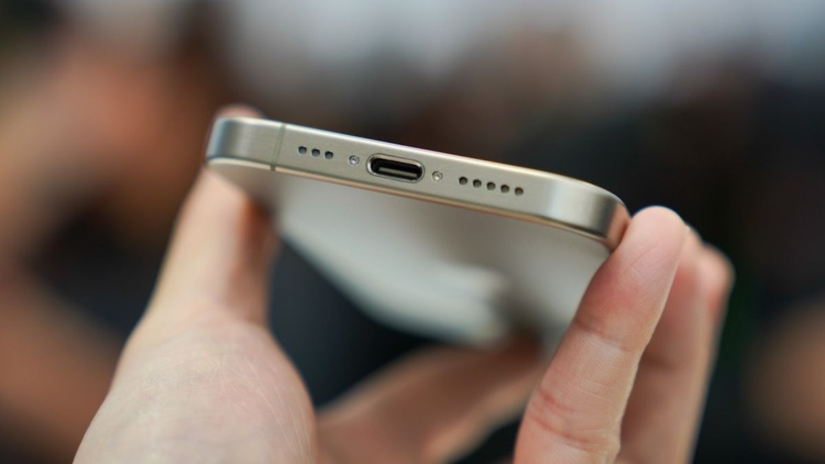 iPhone 15 sử dụng cổng sạc USB Type-C giúp đường truyền nhanh hơn