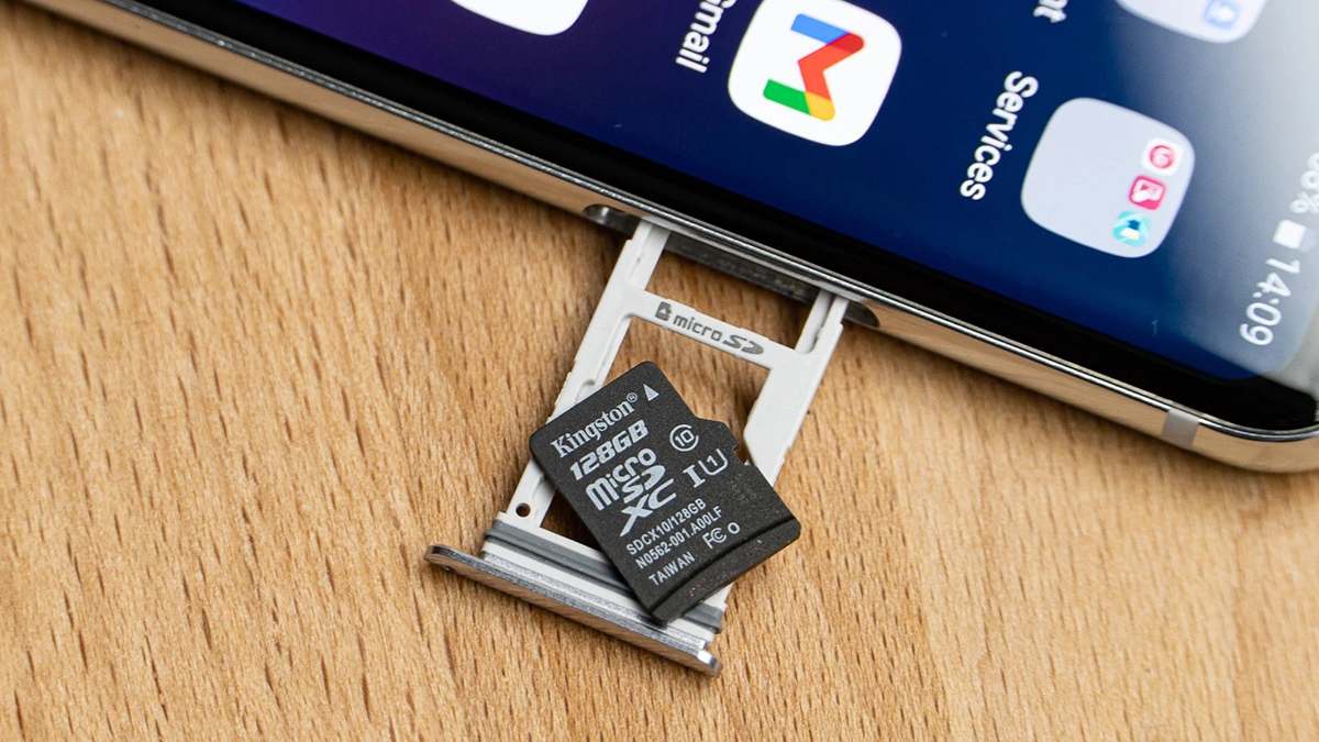 Samsung A05s có khe cắm thẻ nhớ không?
