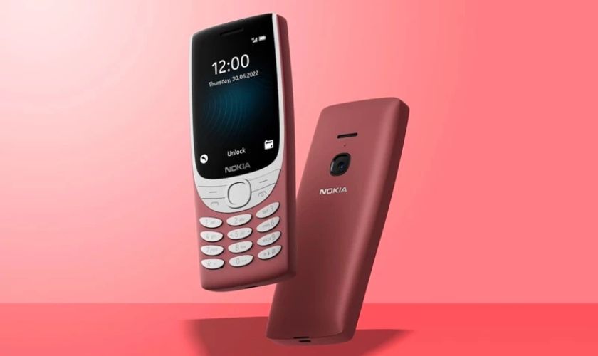 Nokia 8210 4G hỗ trợ 2 khay đựng SIM và 1 khay thẻ nhớ giúp lưu trữ nhiều dữ liệu 